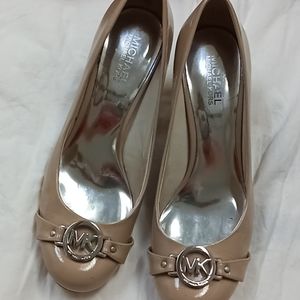 Michael Kors beige patent leather pumps size 7.5